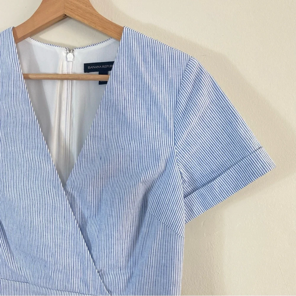 Banana Republic Seersucker Linen V-Neck Short Sleeve Blue White Striped - 6